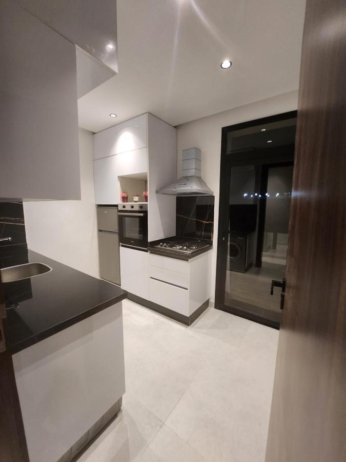 Modern Luxury Retreat: 2-Bedroom Apartment In The Heart Of Marrakech Марракеш Экстерьер фото